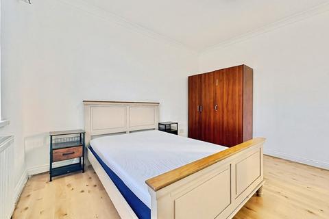 2 bedroom apartment to rent, Heath Road, Hounslow, TW3