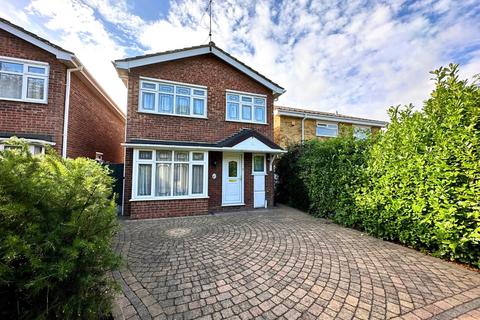3 bedroom detached house to rent, Rowan Walk, Eastwood, Leigh On Sea, Essex, SS9