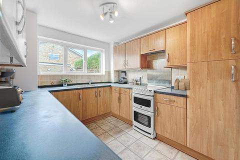 3 bedroom detached house to rent, Rowan Walk, Eastwood, Leigh On Sea, Essex, SS9
