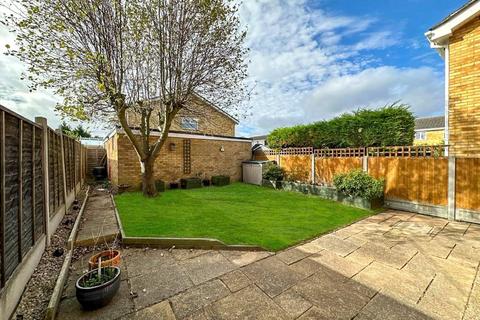 3 bedroom detached house to rent, Rowan Walk, Eastwood, Leigh On Sea, Essex, SS9