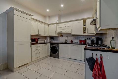 undefined, High Street, Upton NN5