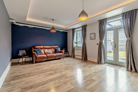 undefined, High Street, Upton NN5