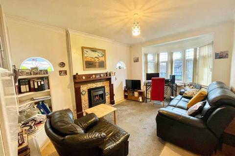 2 bedroom bungalow for sale, Blenheim Chase, Leigh-on-Sea, Essex, SS9