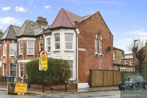 3 bedroom apartment to rent - Carlingford Road, London, N15