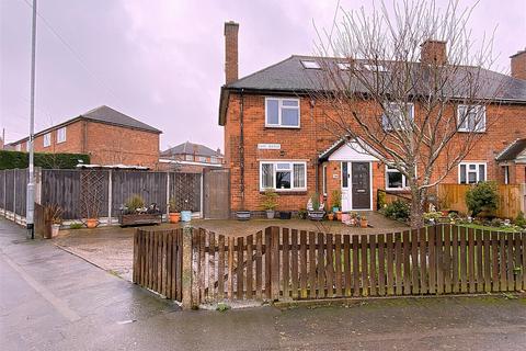 5 bedroom semi-detached house for sale, East Avenue, Syston,