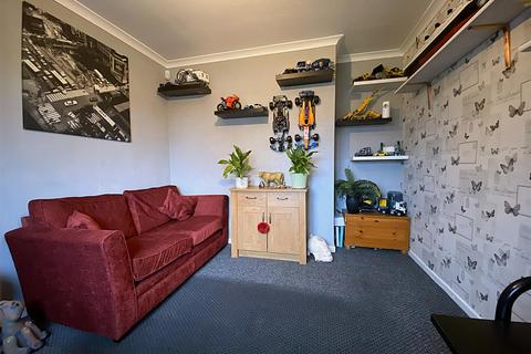 5 bedroom semi-detached house for sale, East Avenue, Syston,