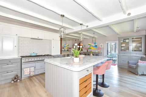 6 bedroom detached house to rent, Fitzroy Avenue, Broadstairs CT10
