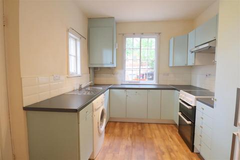 2 bedroom end of terrace house to rent, Betley Street, Crewe