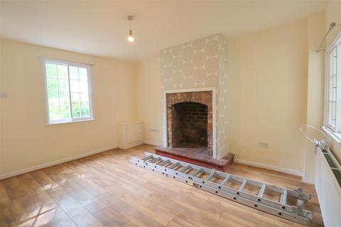 2 bedroom end of terrace house to rent, Betley Street, Crewe