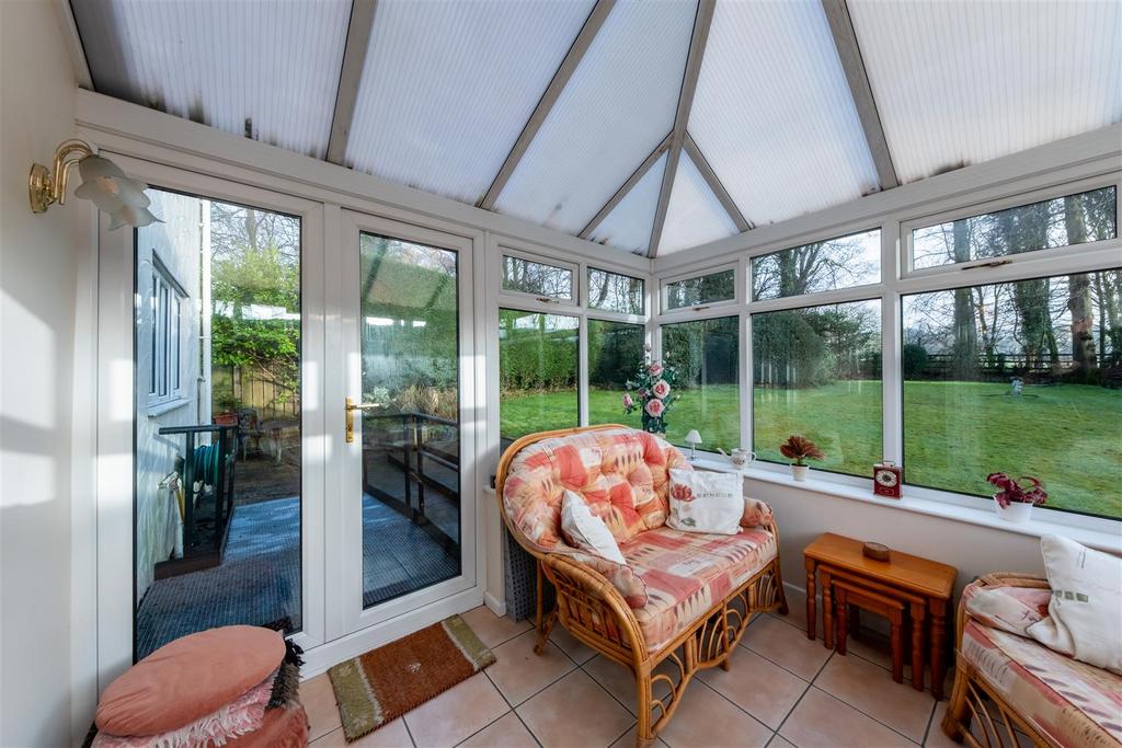 7 Woodlands Way-011.jpg
