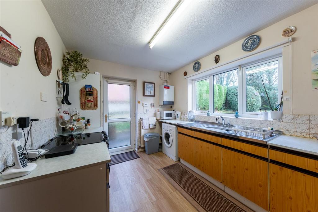 7 Woodlands Way-001.jpg