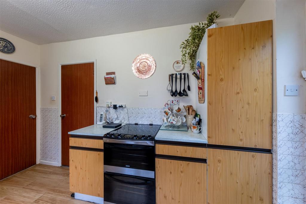 7 Woodlands Way-003.jpg