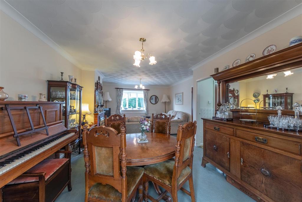 7 Woodlands Way-005.jpg