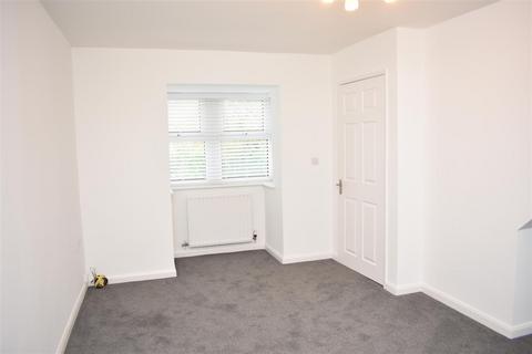 3 bedroom terraced house to rent, Weycroft Mews, Off Broad Street