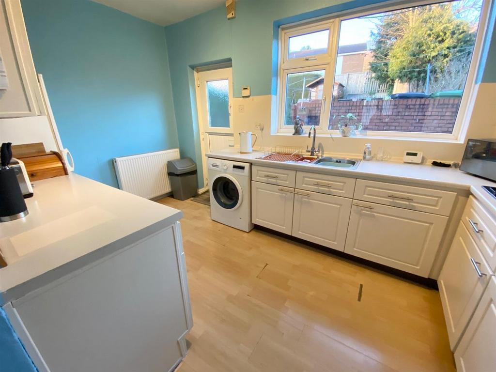 Kitchen 1.jpg