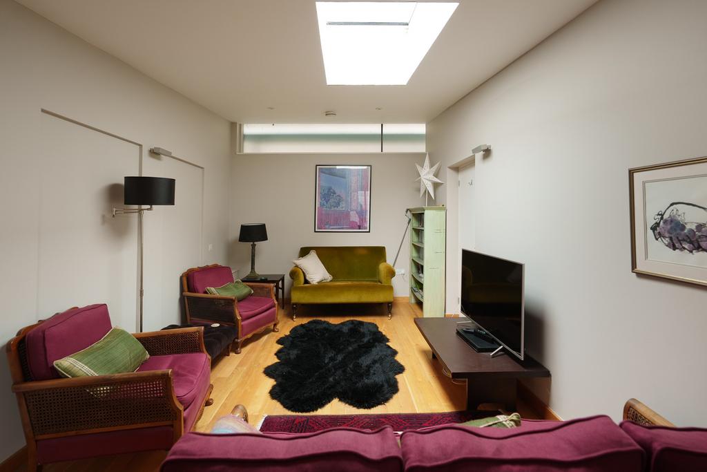 Living room ()