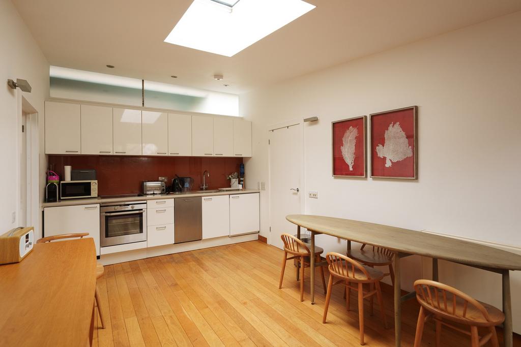 Kitchen ()