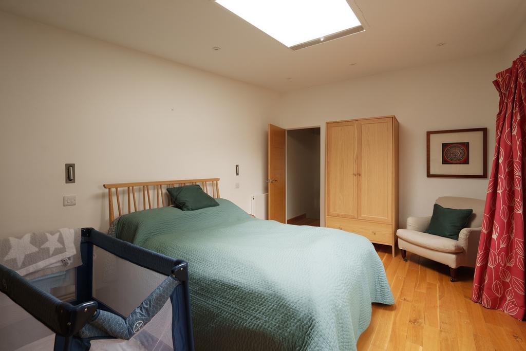 Bedroom ()