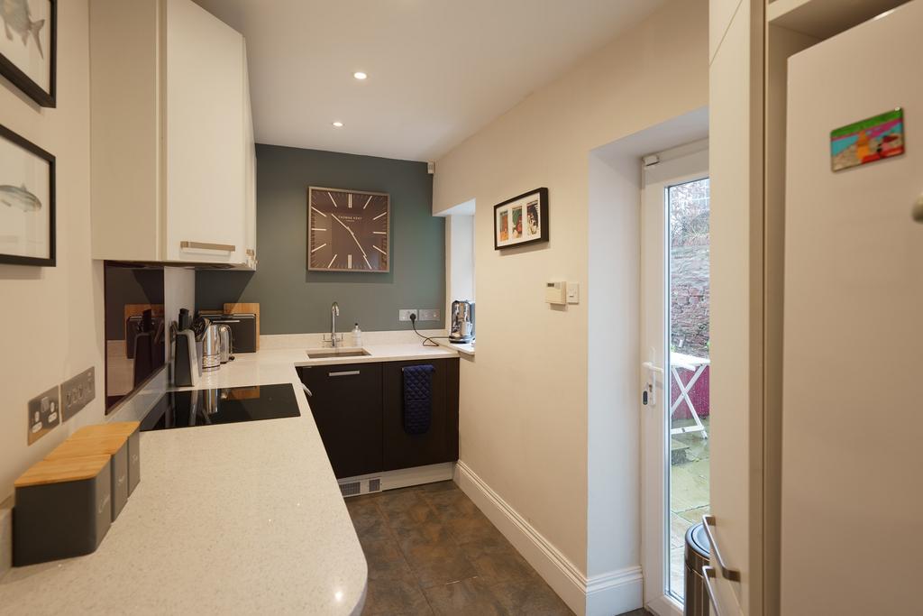 Kitchen ()