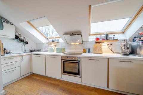 2 bedroom flat for sale, Dewey Lane, London, SW2