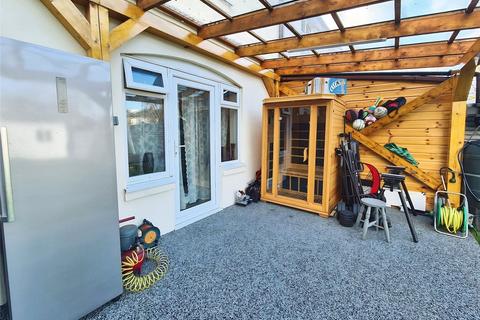 3 bedroom semi-detached house to rent, Warren Avenue, Hampshire SO16