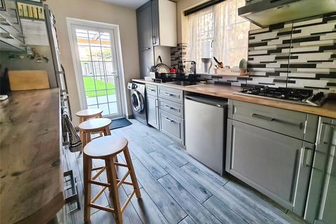 3 bedroom semi-detached house to rent, Warren Avenue, Hampshire SO16