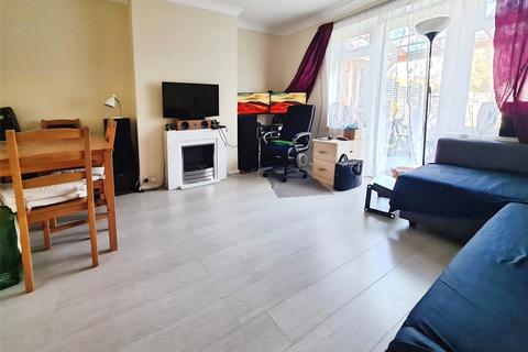 3 bedroom semi-detached house to rent, Warren Avenue, Hampshire SO16