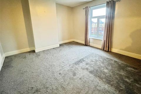 3 bedroom terraced house to rent, Renshaw Street, Manchester M30
