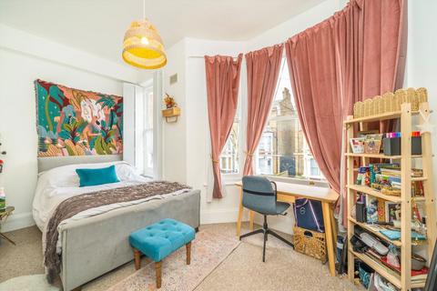 2 bedroom flat for sale, Ashmore Road, London W9