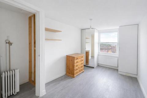 2 bedroom flat to rent, Westow Hill, London