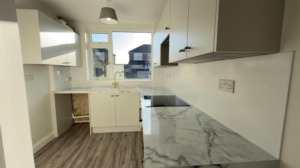 Kitchen 01.jpg