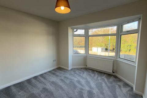 3 bedroom semi-detached house to rent, Vale Avenue, Flixton, Manchester
