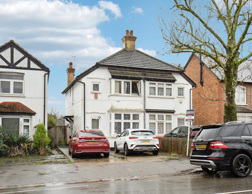 Detached house exterior, driveway