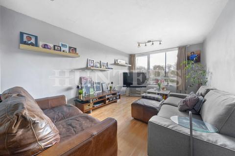 3 bedroom flat for sale, Kessock Close, London, N17