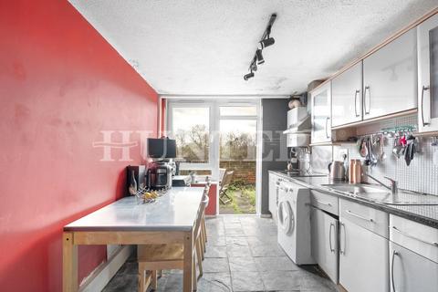 3 bedroom flat for sale, Kessock Close, London, N17