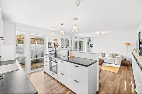 2 bedroom flat for sale, Somerhill Road, Hove BN3