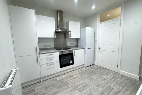 2 bedroom apartment to rent, Addlestone, Surrey, KT15