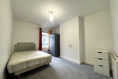 2 bedroom apartment to rent, Addlestone, Surrey, KT15