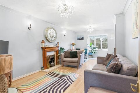 2 bedroom apartment for sale, Foxglove Way, Wallington