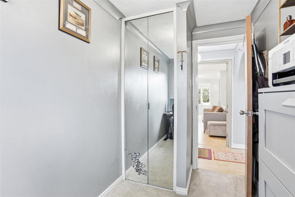 1617288651 - 4, 46 Foxglove Way, SM6 - 6.jpg