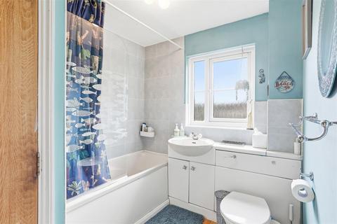 2 bedroom apartment for sale, Foxglove Way, Wallington