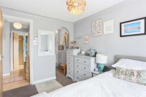 2 bedroom apartment for sale, Foxglove Way, Wallington