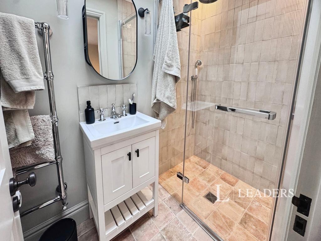 Room 2 Ensuite