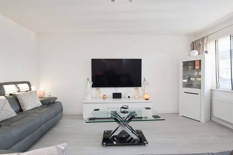 3 bedroom terraced house for sale, 33 Poynters Road, Broxburn, EH52 5ED