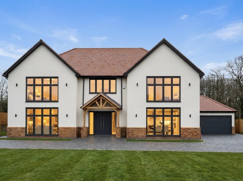 5 Bed Detached Property - FOR SALE
