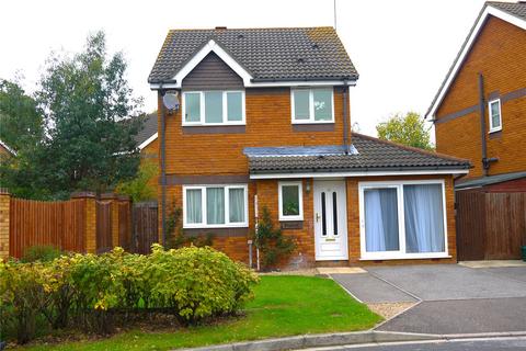 3 bedroom detached house to rent, Bloomfield Close, Knaphill, Woking, GU21
