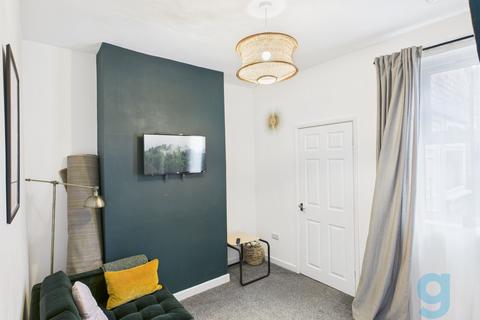 3 bedroom terraced house to rent, Renfrew Street, Liverpool, L7