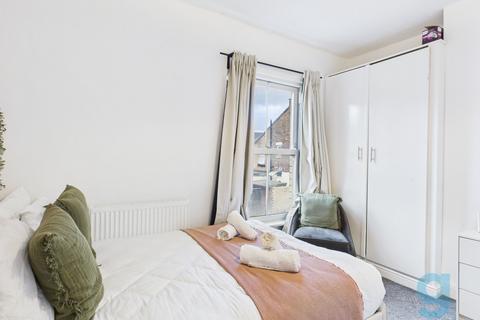 3 bedroom terraced house to rent, Renfrew Street, Liverpool, L7