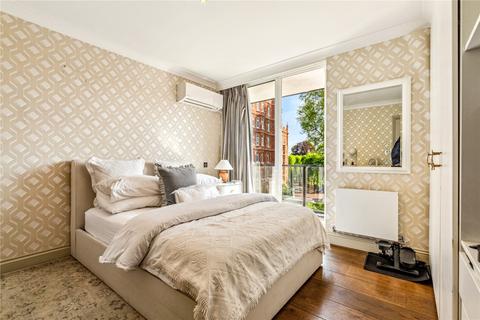 4 bedroom flat to rent, Hyde Park Gate, London, SW7