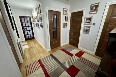 4 bedroom detached bungalow for sale, Moorfield Hamlet, Shaw
